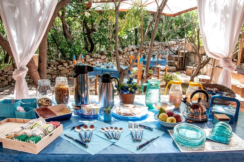 Bed & Breakfast Yin & Yang San Pantaleo Exterior foto