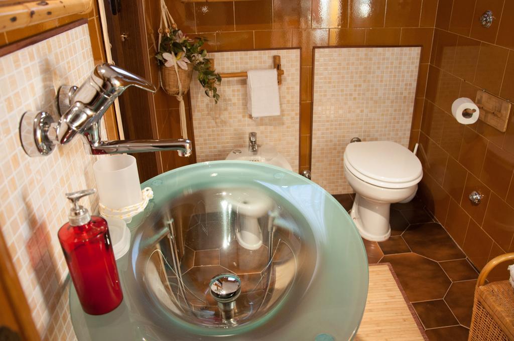 Bed & Breakfast Yin & Yang San Pantaleo Exterior foto