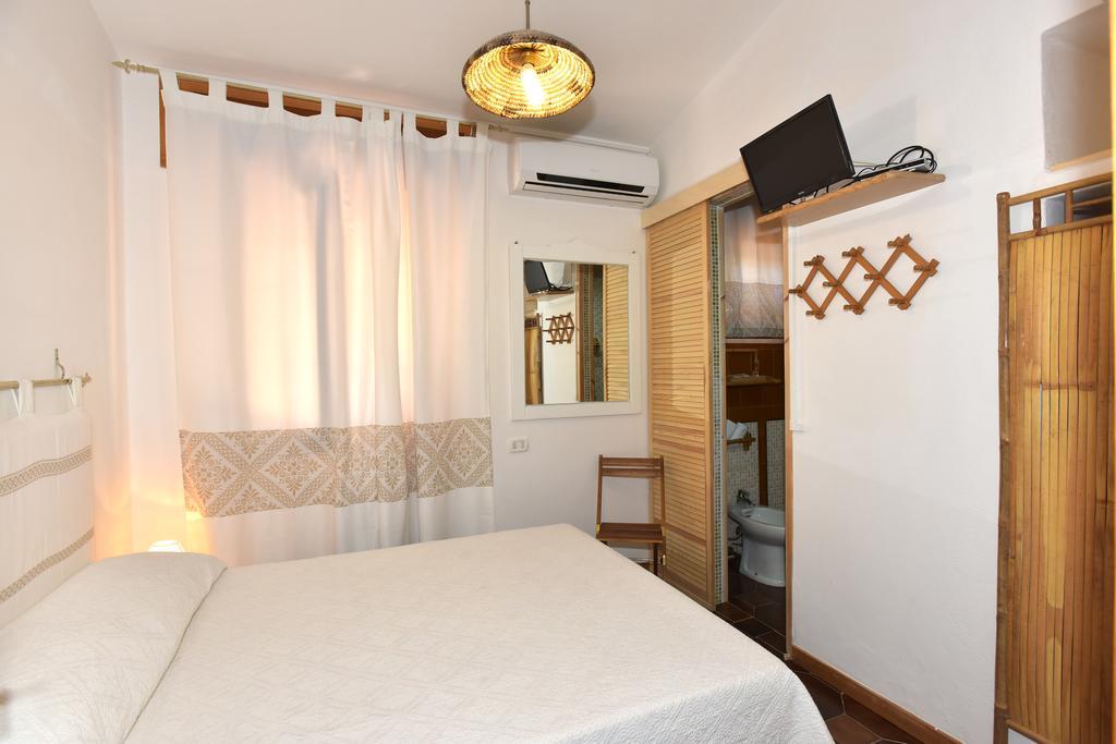 Bed & Breakfast Yin & Yang San Pantaleo Exterior foto