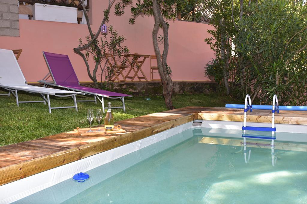 Bed & Breakfast Yin & Yang San Pantaleo Exterior foto