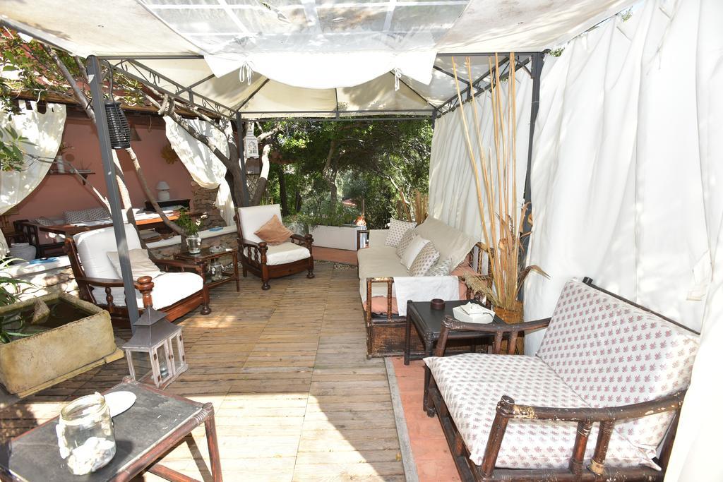 Bed & Breakfast Yin & Yang San Pantaleo Exterior foto