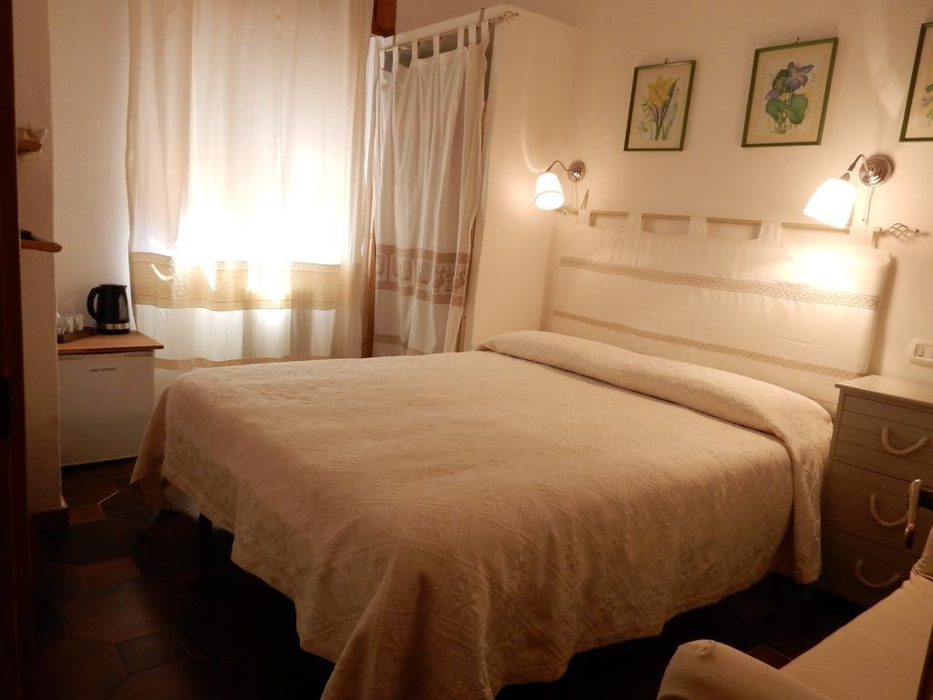 Bed & Breakfast Yin & Yang San Pantaleo Exterior foto