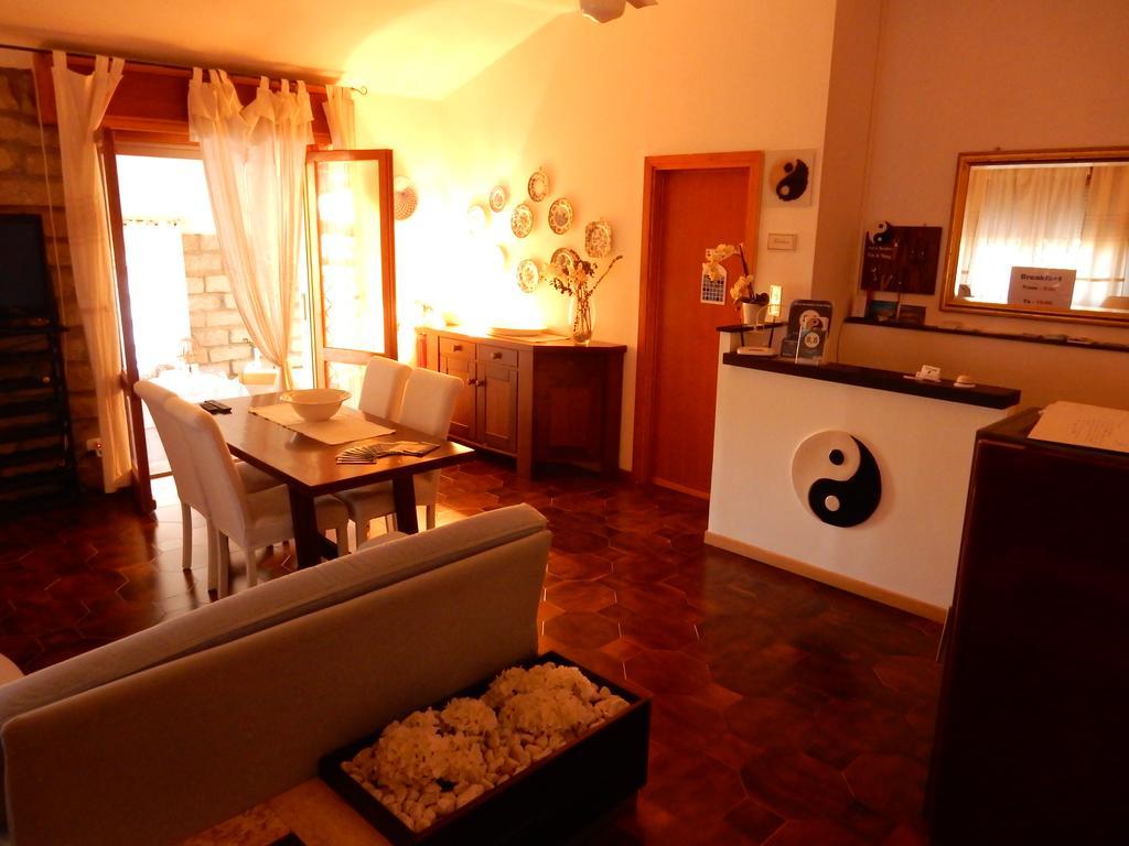 Bed & Breakfast Yin & Yang San Pantaleo Exterior foto