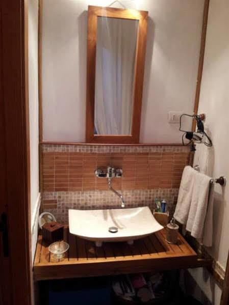 Bed & Breakfast Yin & Yang San Pantaleo Exterior foto