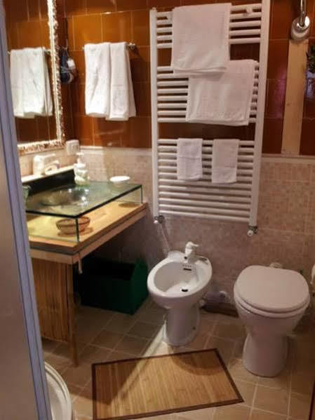 Bed & Breakfast Yin & Yang San Pantaleo Exterior foto